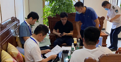 2020年7月9日广东省卫生局来我司就环境卫生、机器设备、人员管理、自检自查各项管理制度展开检查指导工作